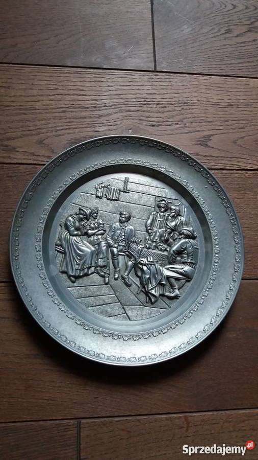 Płaskorzeźbacynowe talerzemotyw myśliwski Lubień