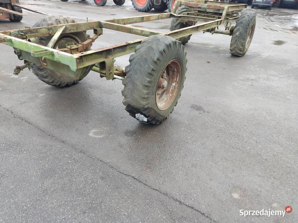 Rama na przyczepę do słomy balotów