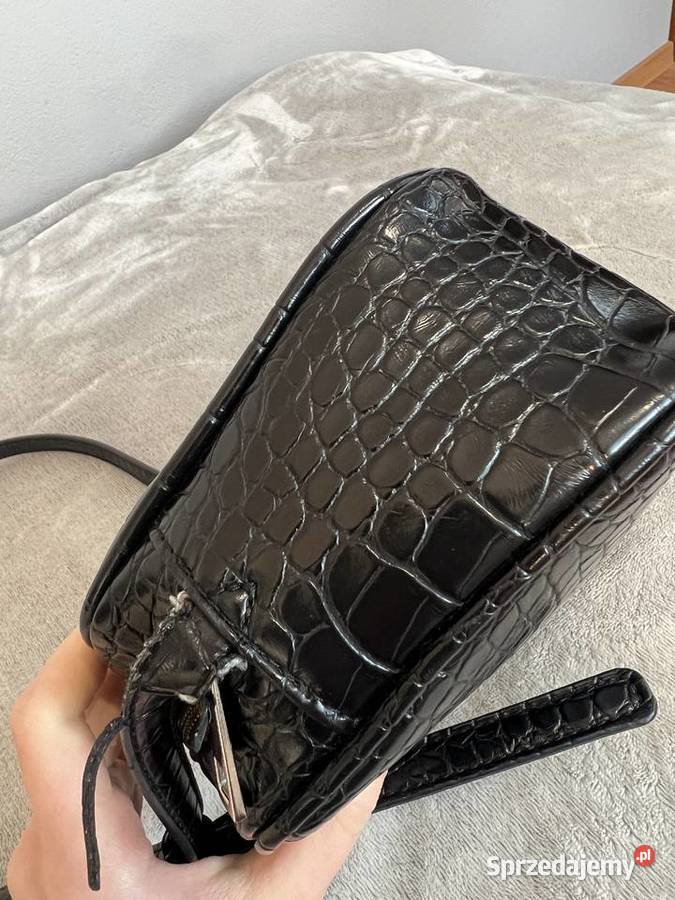 Torebka crossbody czarna skóra węża Reserved Jasło