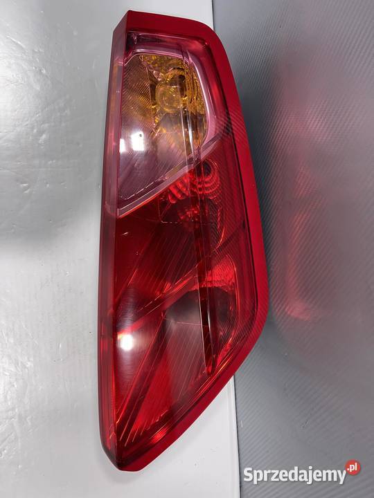 FIAT GRANDE PUNTO PRAWA LMAPA TYŁ Ostroróg