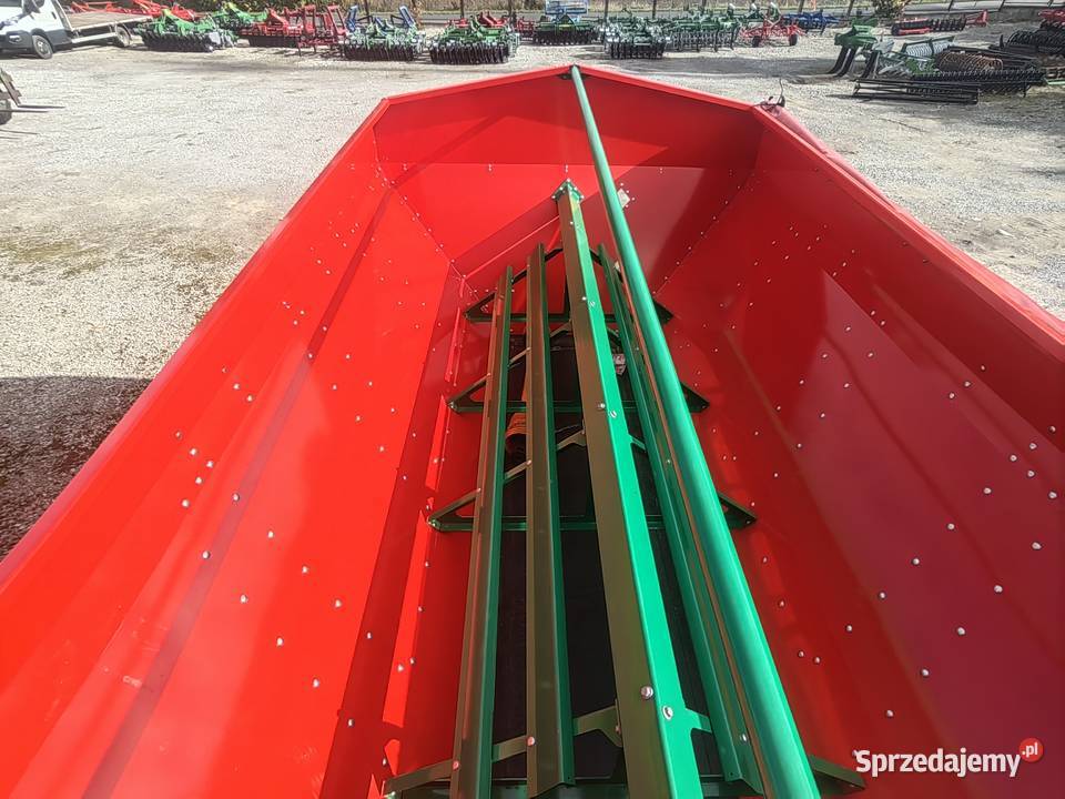 Rozsiewacz wapna AGROMASZ REVO 8200 Żółkiewka-Osada