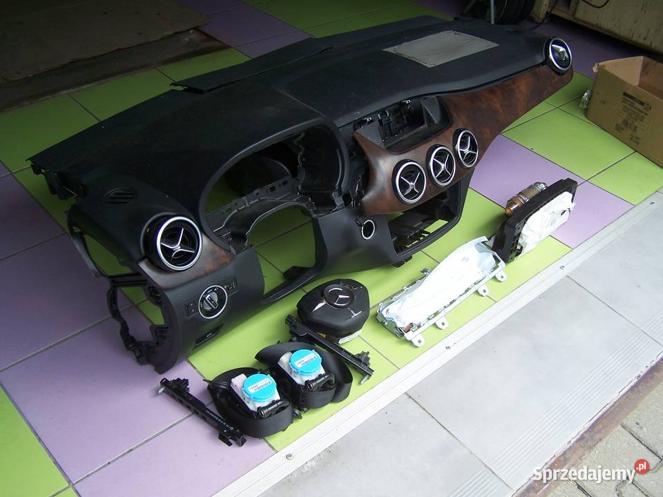 Deska rozdzielcza z poduszkami i pasami do uszkodzony Klasa B Pszów