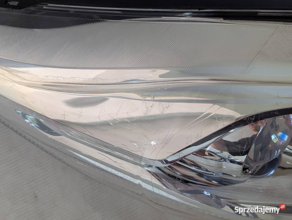 Lampa przód prawa lewa Ford Fiesta MK7 osobowe Kielce sprzedam
