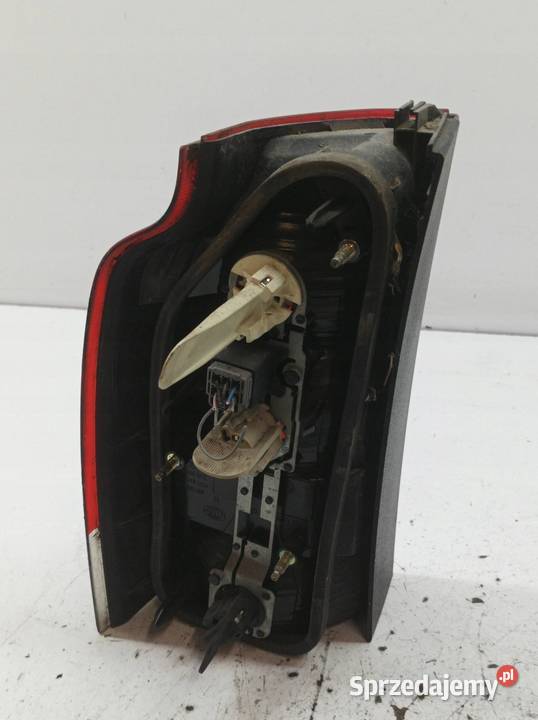 LAMPA TYŁ PRAWA KOMBI Volvo V70 II 19992007
