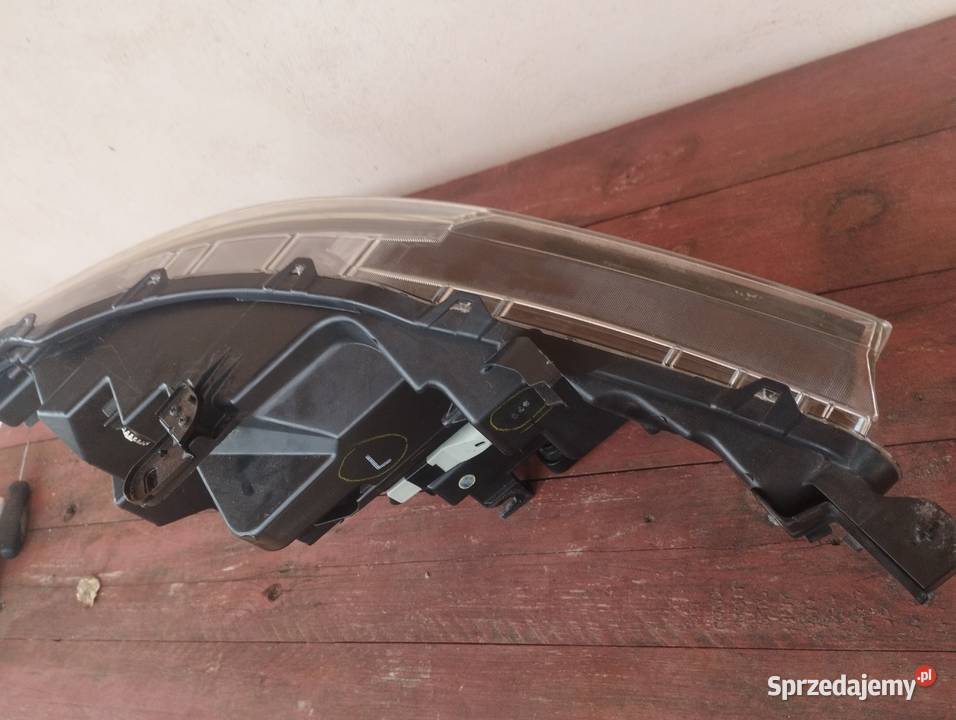 Lampa przednia Nissan rogiem sport Qashqai j11 Skórzec