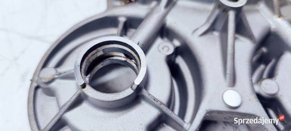 OBUDOWA WAŁKÓW AUDI A3 A4 18 20 TFSI 06L103166D osobowe Przystajń