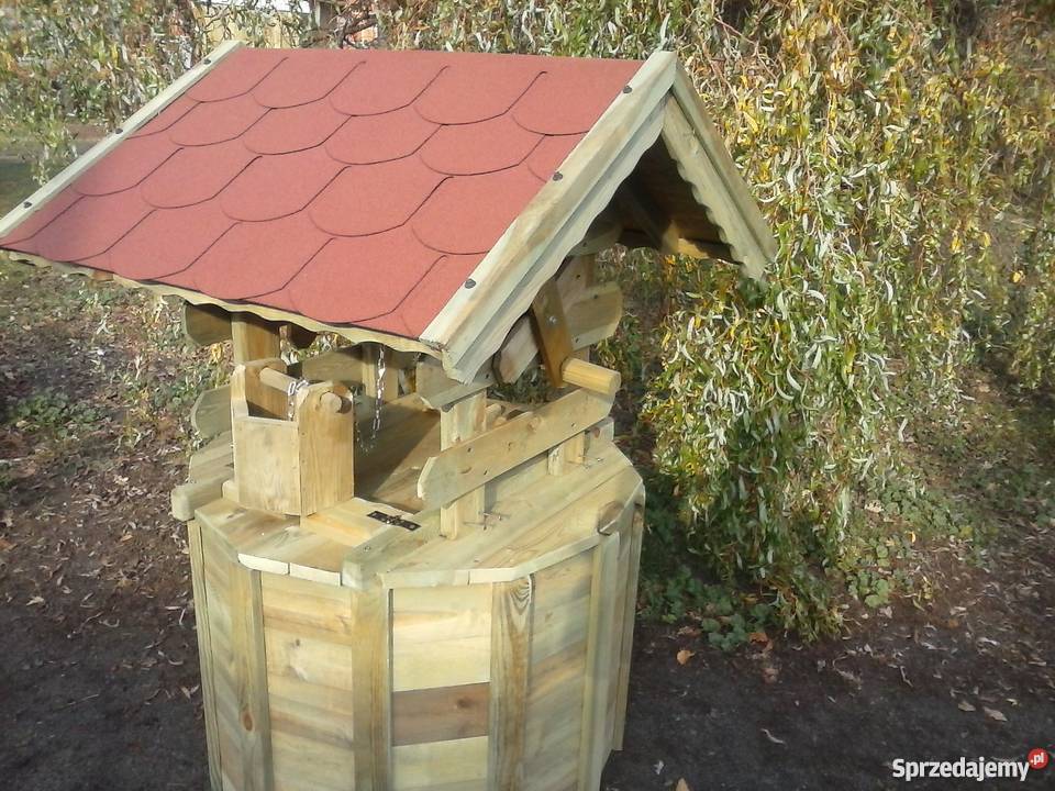 Studniaozdobna drewniana obudowa studni Chocz