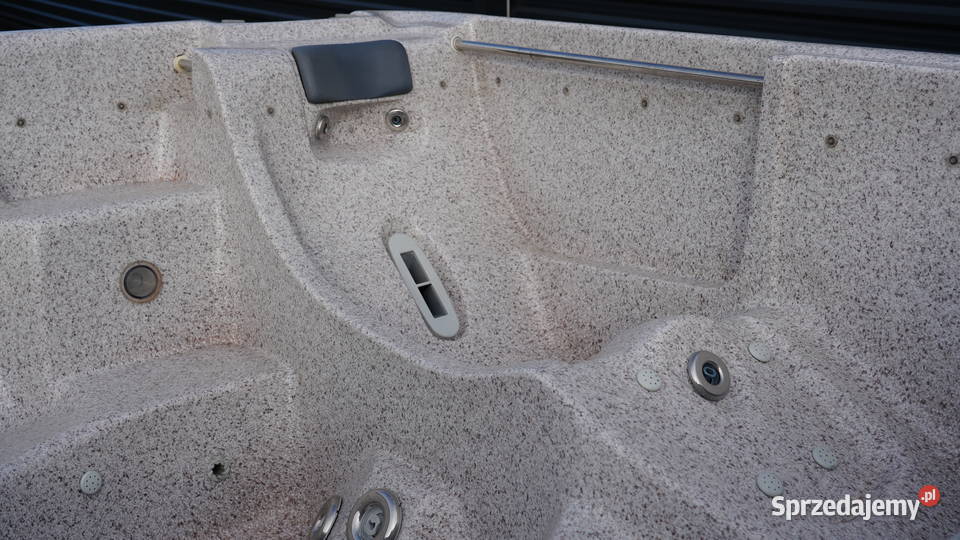 Używana wanna z hydromasażem jacuzzi Sunbelt