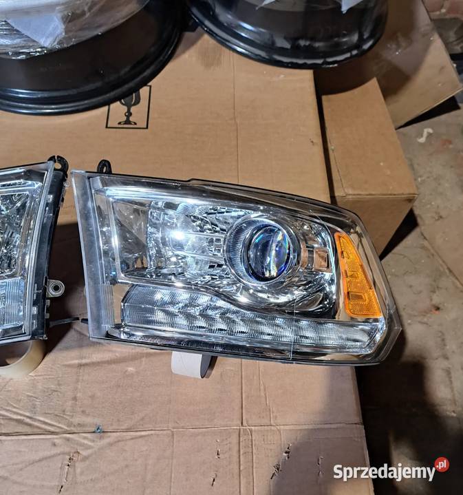 Lampa przednia prawa lewa Dodge RAM Zwykła Lampy przednie dolnośląskie Lubin