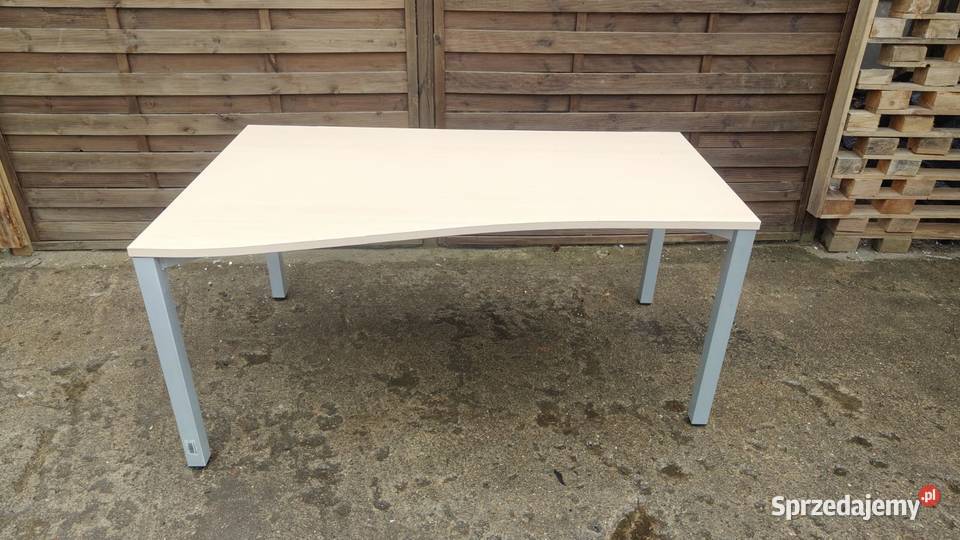Biurko 160x100 BENE z tunelami na kable Dostępne Biurka