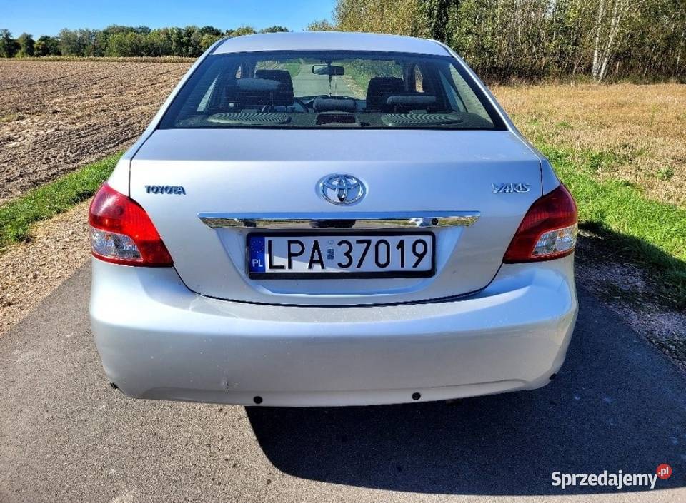 Toyota Yaris 2 sedan 15 benzyna automat automatyczna lubelskie Siemień