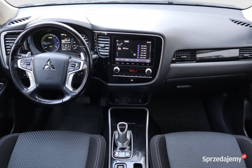 Mitsubishi Outlander 24 PHEV SUV Outlander
