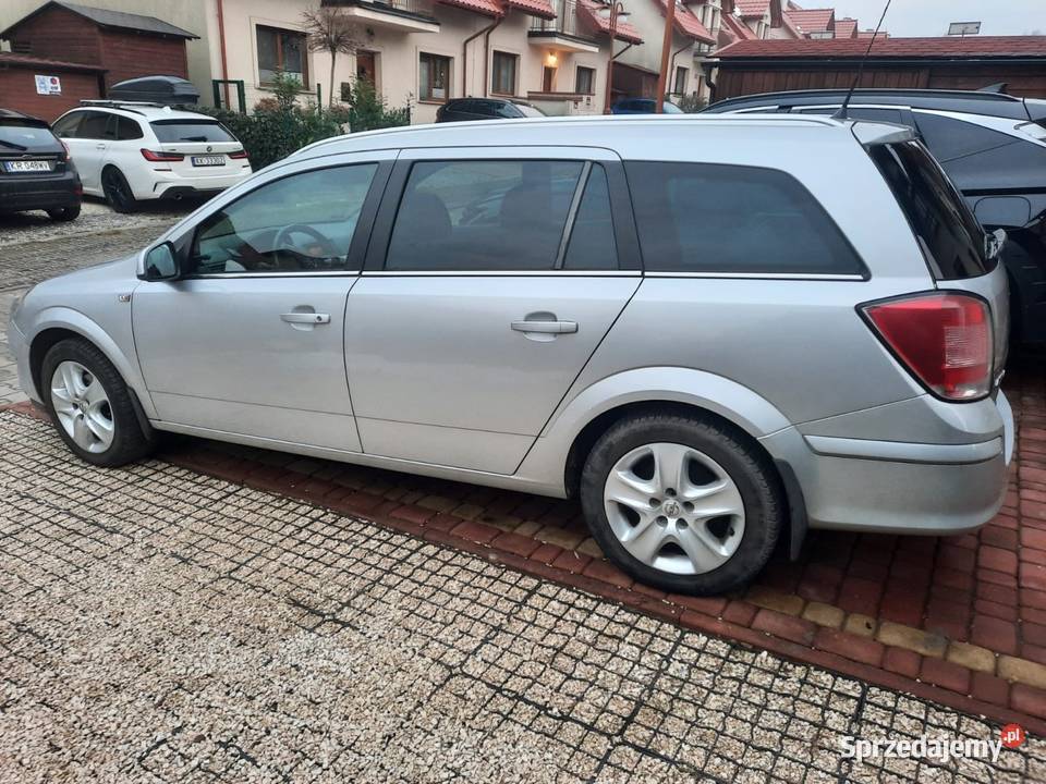 Opel Astra 2012r benzyna Polski Salon Astra małopolskie Nowy Sącz