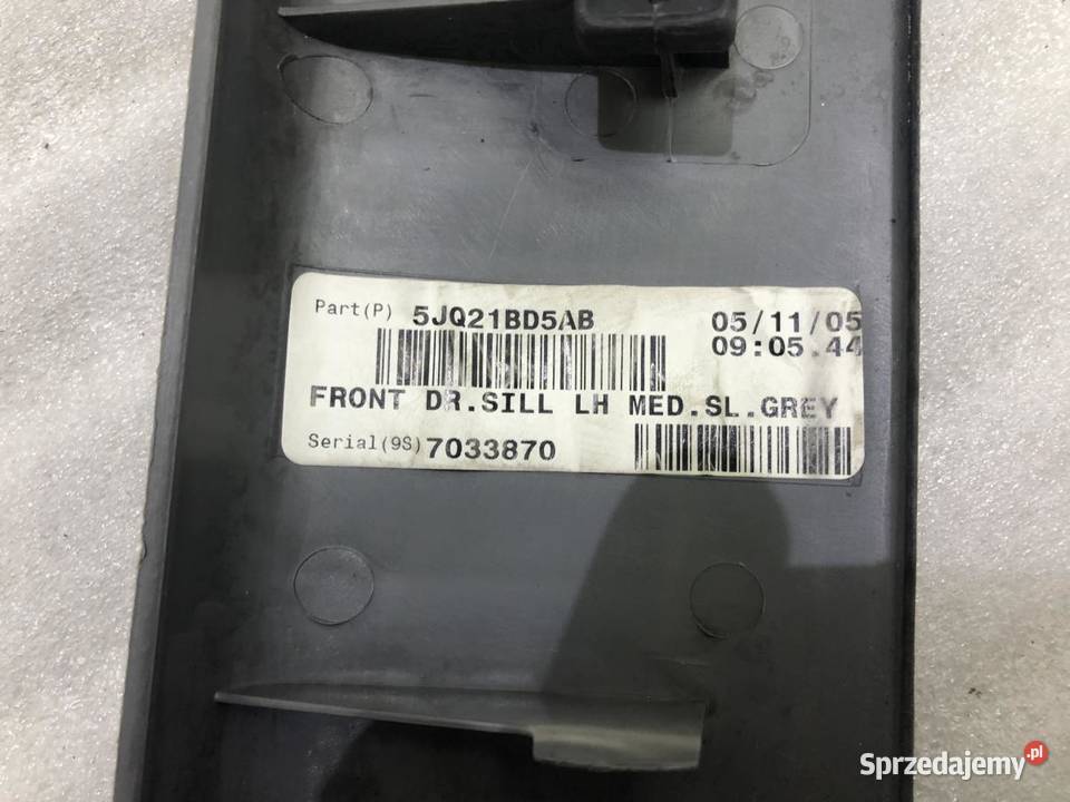 OSŁONA PROGU LEWA JEEP GRAND CHEROKEE WK III Progi