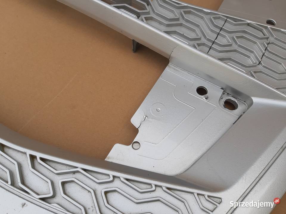 VOLVO FH5 GRILL ATRAPA CHŁODNICY DOLNA 23512110 osobowe Atrapy lubuskie Bieleń