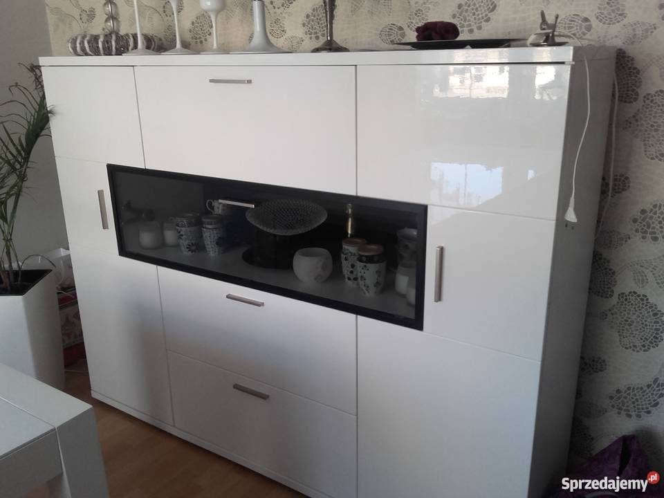 Biały kredens z serii CORANO