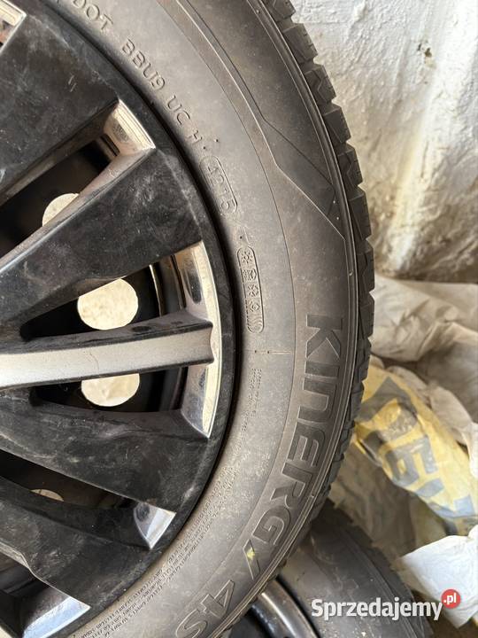 Felgi zimą Komplet 4 felg Camaro 2156016 Hankook