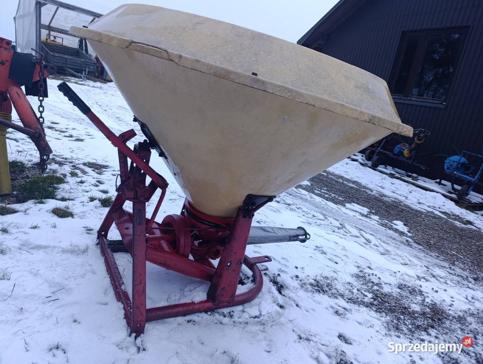 Rozsiewacz nawozów 300400L Jastrzębia