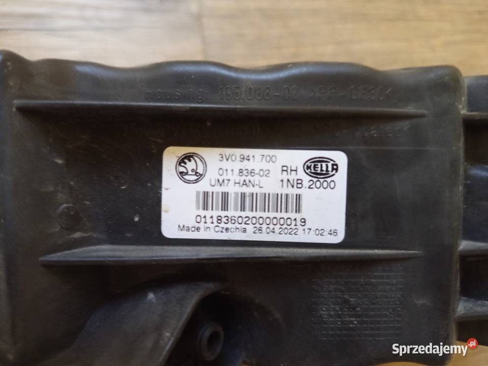 Halogen lewy skoda superb 1524 orginalny