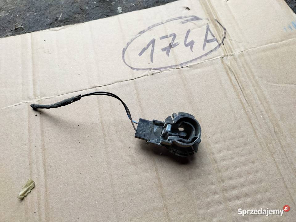 AUDI 80 B3 B4 A6 C4 WKŁAD ŻARÓWKI TYLNEJ LAMPY Kamień-Kolonia