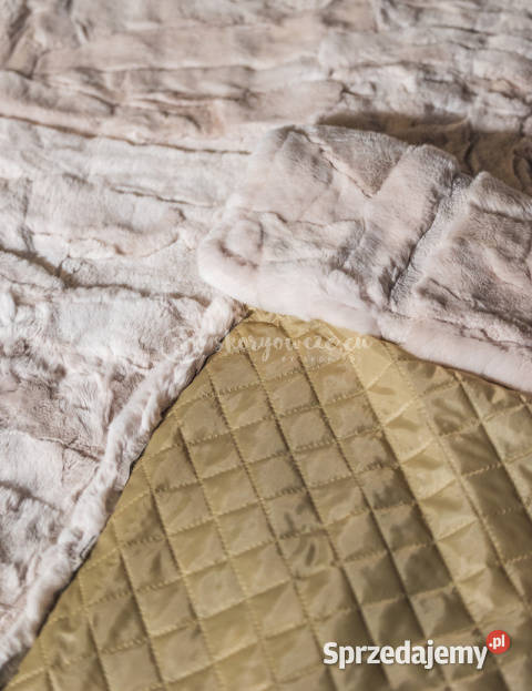 Narzuta z naturalnych kawałków skór rexa 200x220 Szaflary