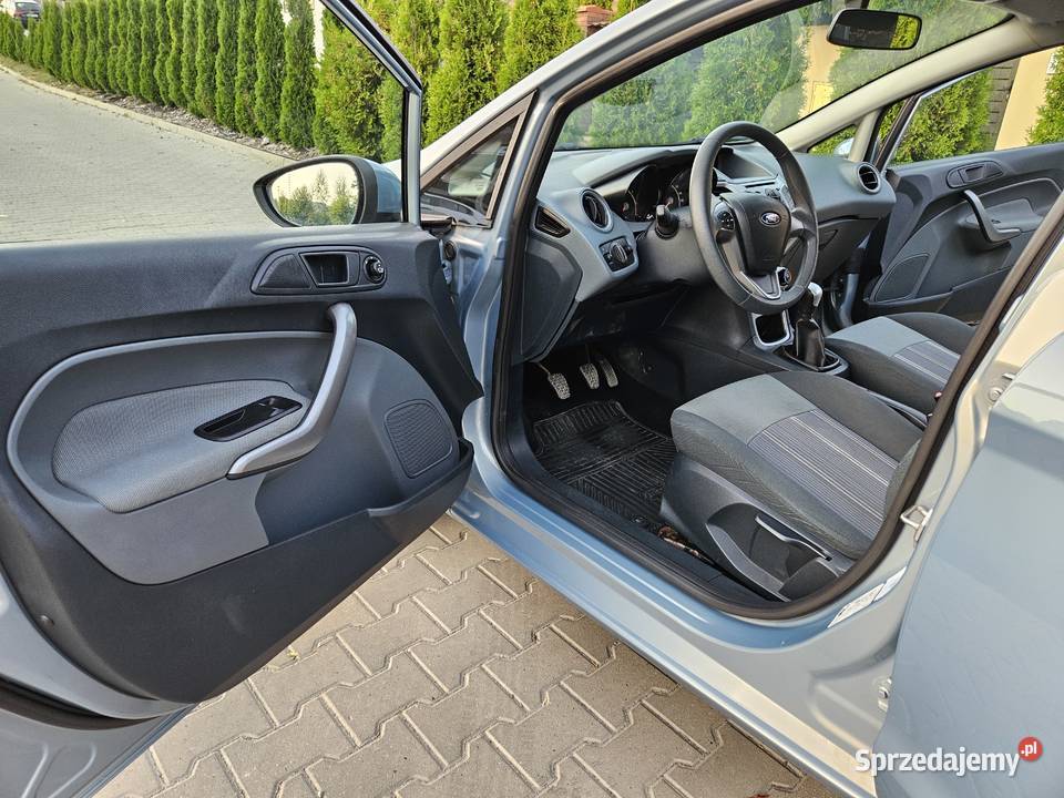Ford Fiesta 2010 125 benzyna salon Polska centralny zamek Fiesta