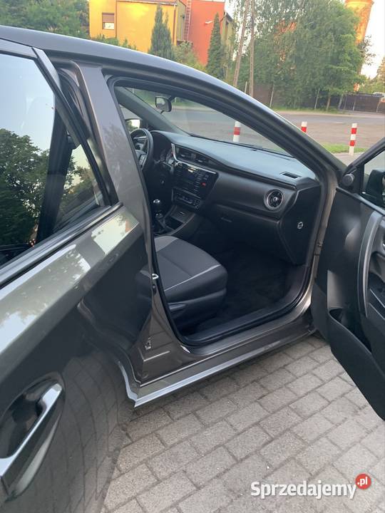 Toyota Auris 133 pierwsza rejestracja 032017 r nieuszkodzony Kalisz