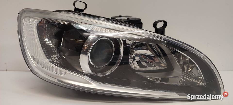 VOLVO V60 LAMPA PRAWY PRZÓD ANGLIK 31420111 RHD