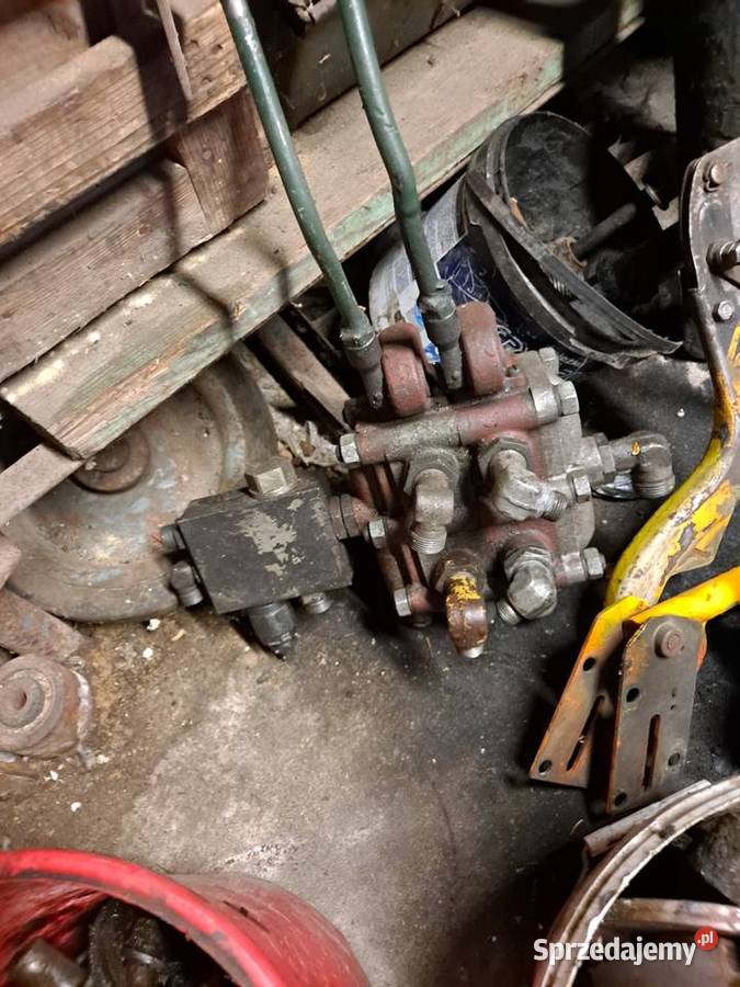 Rozdzielacz dwu sekcyjny