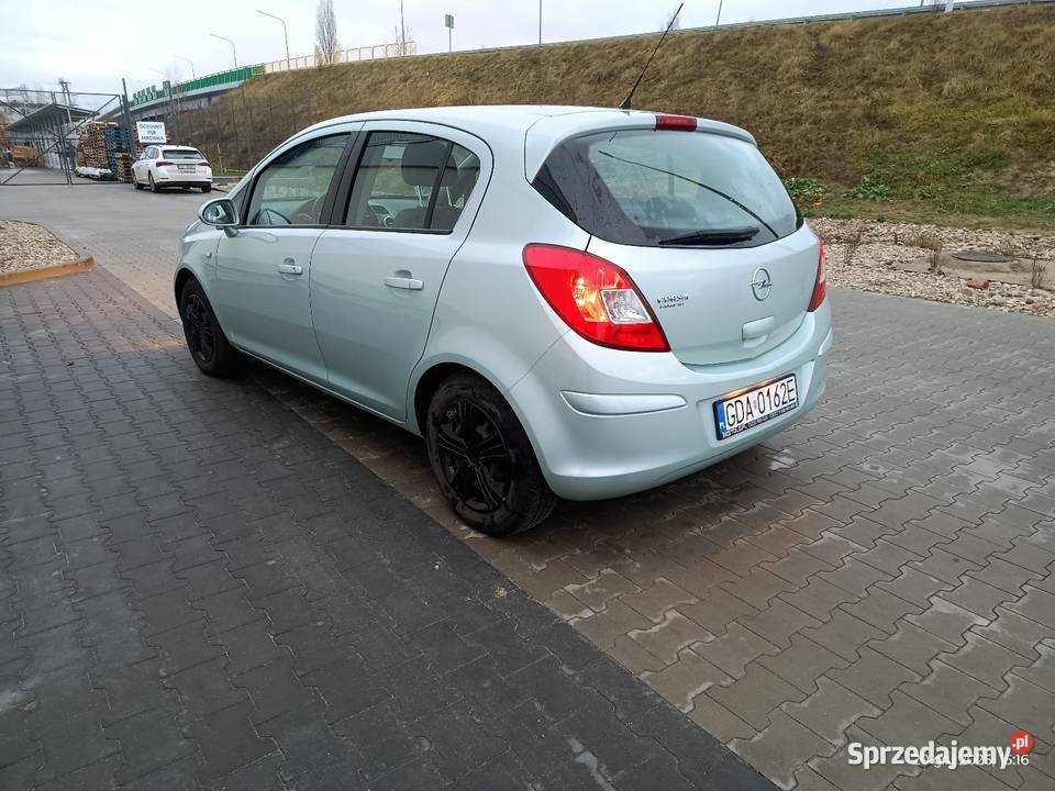 Opel Corsa 2009 14 benzyna Super stan 1400cm3 Pruszcz Gdański