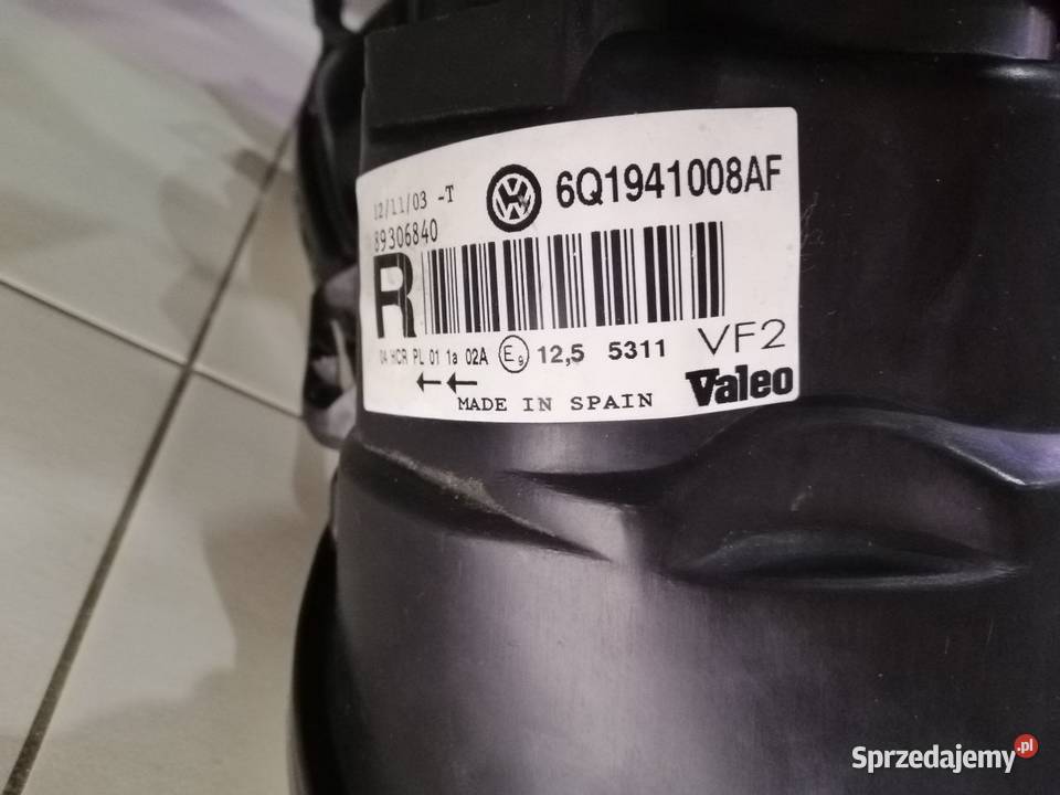 Lampa reflektor vw polo 9n 200105 prawy typ Reflektory i halogeny Motoryzacja Nowy Tomyśl