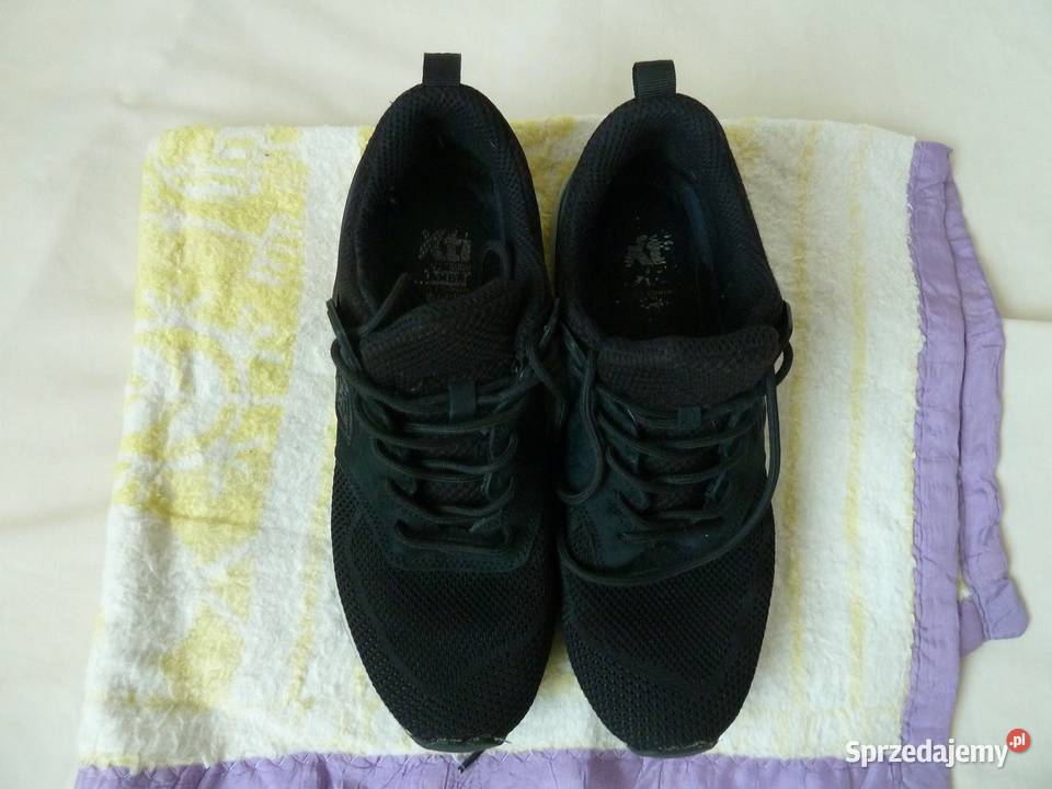 czarne sneakersy firmy Xti Sportowe Warszawa