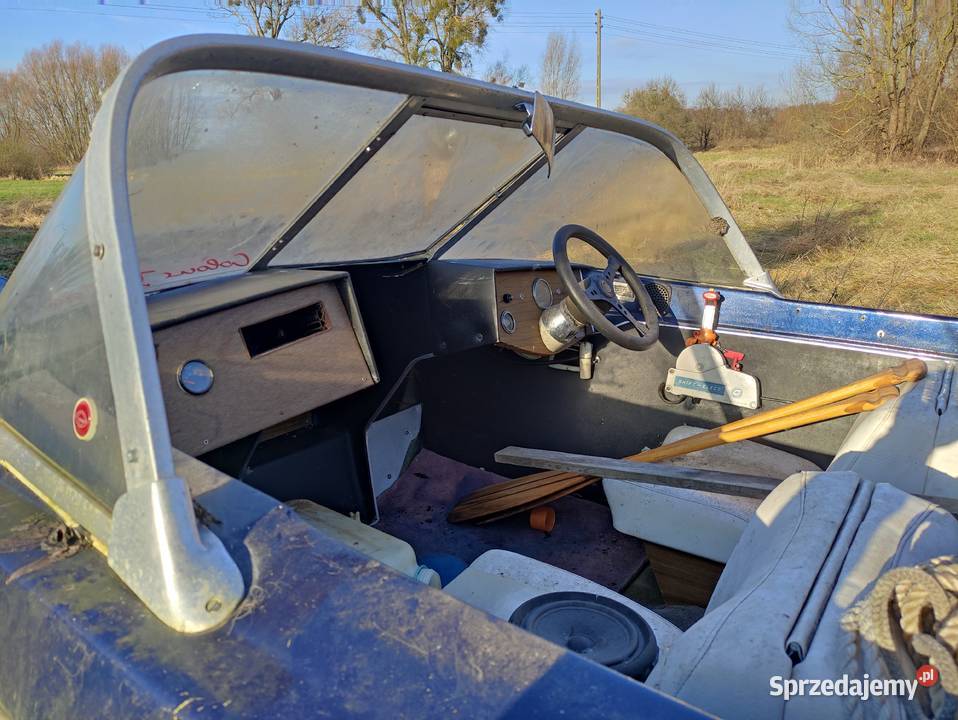 Motorówka Glastron z przyczepą