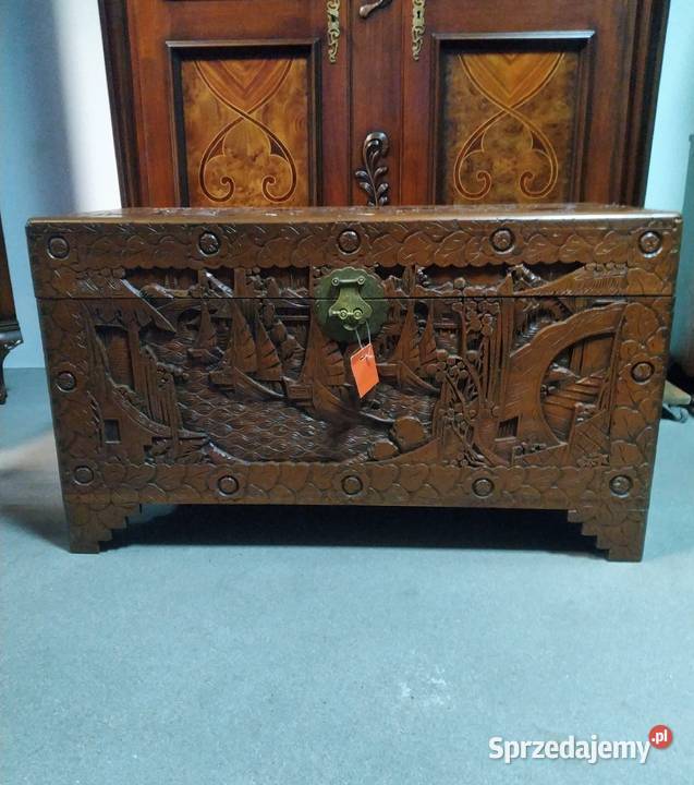 Duży rzeźbiony kufer skrzynia z drewna