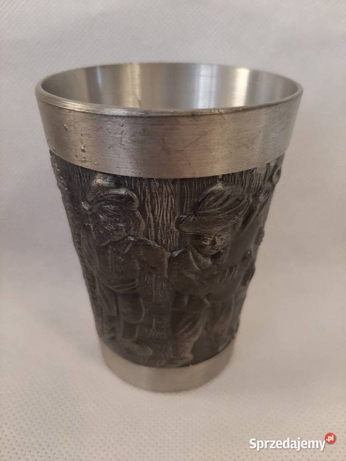Cynowy kielich z motywem myśliwskimsygnowany kujawsko-pomorskie Inowrocław