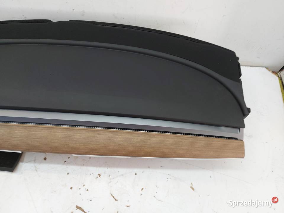 TESLA MODEL Y 2024r KOKPIT DESKA ROZDZIELCZA UK osobowe
