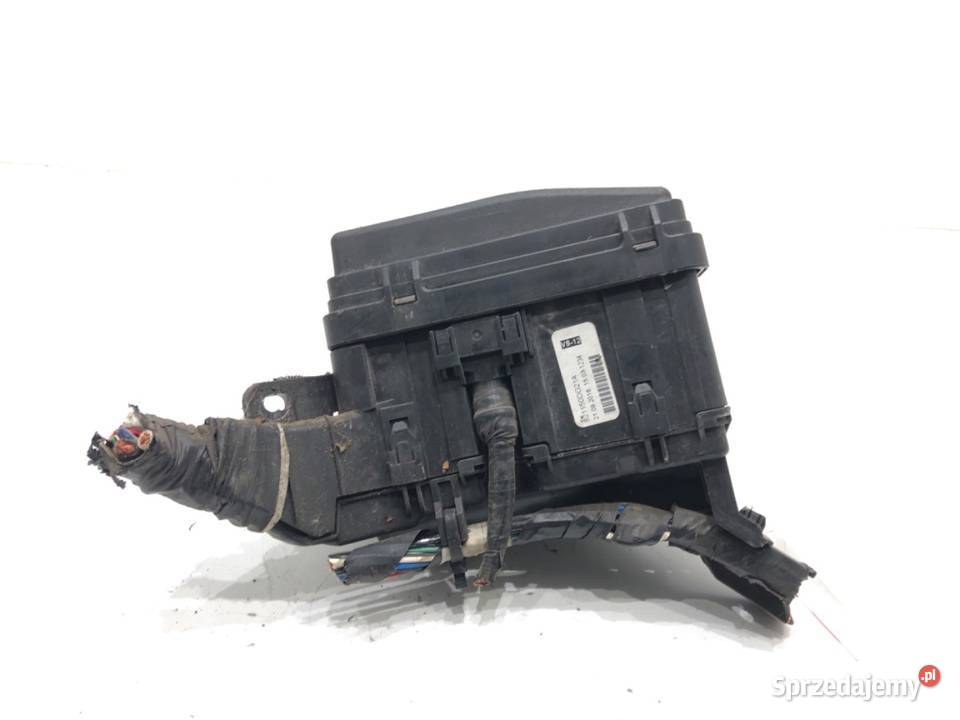 SKRZYNKA BEZPIECZNIKÓW TOYOTA YARIS III sprzedam