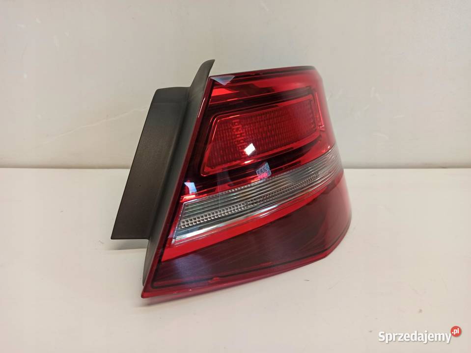 AUDI A3 8V HATCHBACK LAMPA PRAWY TYŁ 8V3945070