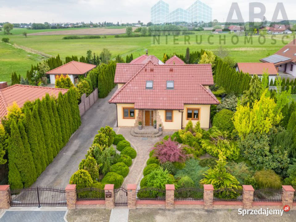 Dom wolnostojący z ogrodem i fotowoltaiką Posada Stare Miasto