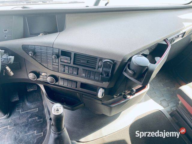 Ciezarowu 6x2 skrzynia z dzwigiem Volvo FH EUR 6 736000km Warszawa