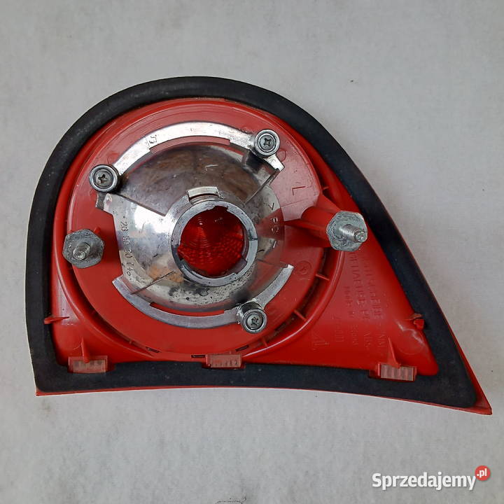 VW Golf V Lampa tylna lewa 1K6945093E Dębica