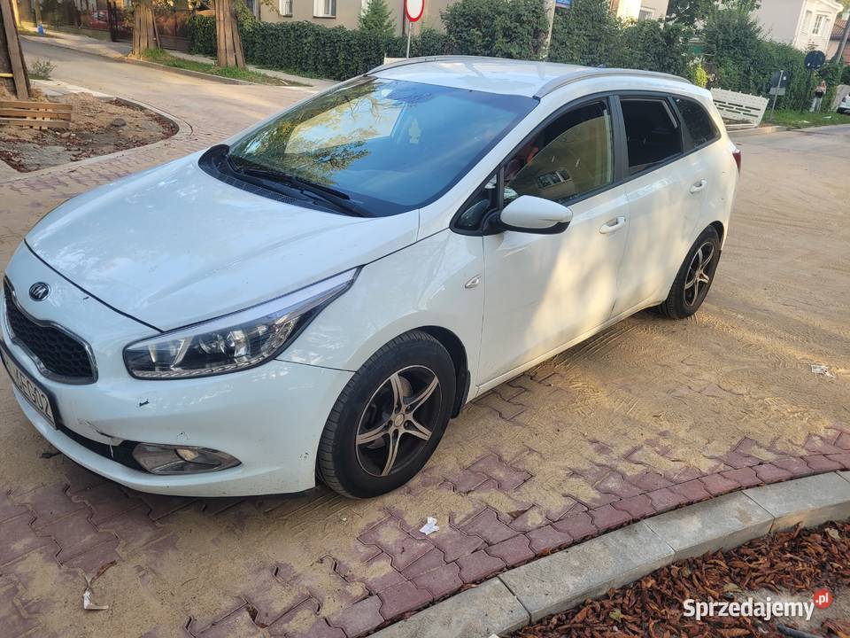 Kia ceed 2015 r benzyna kombi biała benzyna Łódź sprzedam