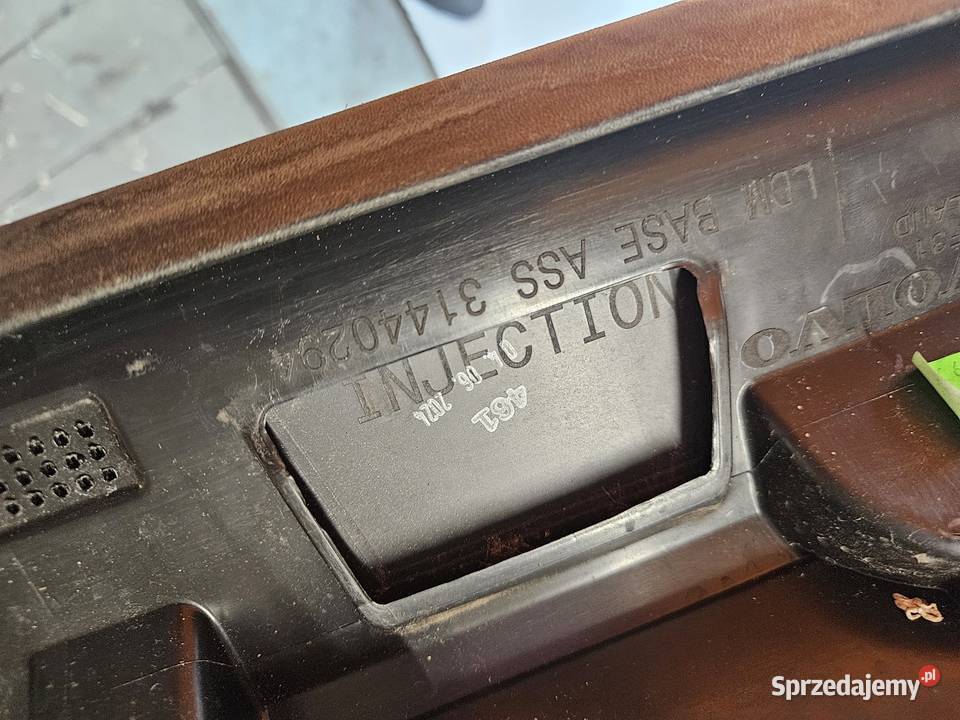 VOLVO XC60 II LISTWA DRZWI PRAWY PRZÓD PRAWA Międzychód sprzedam