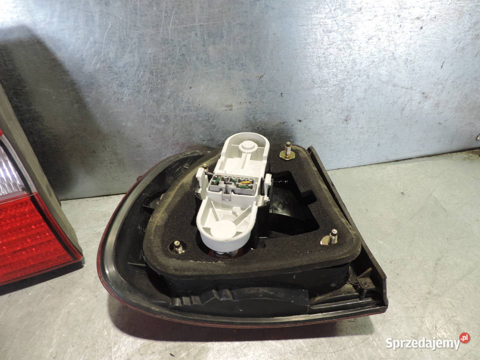 VOLVO V40 LIFT LAMPA TYŁ PRAWA Nowy Sącz