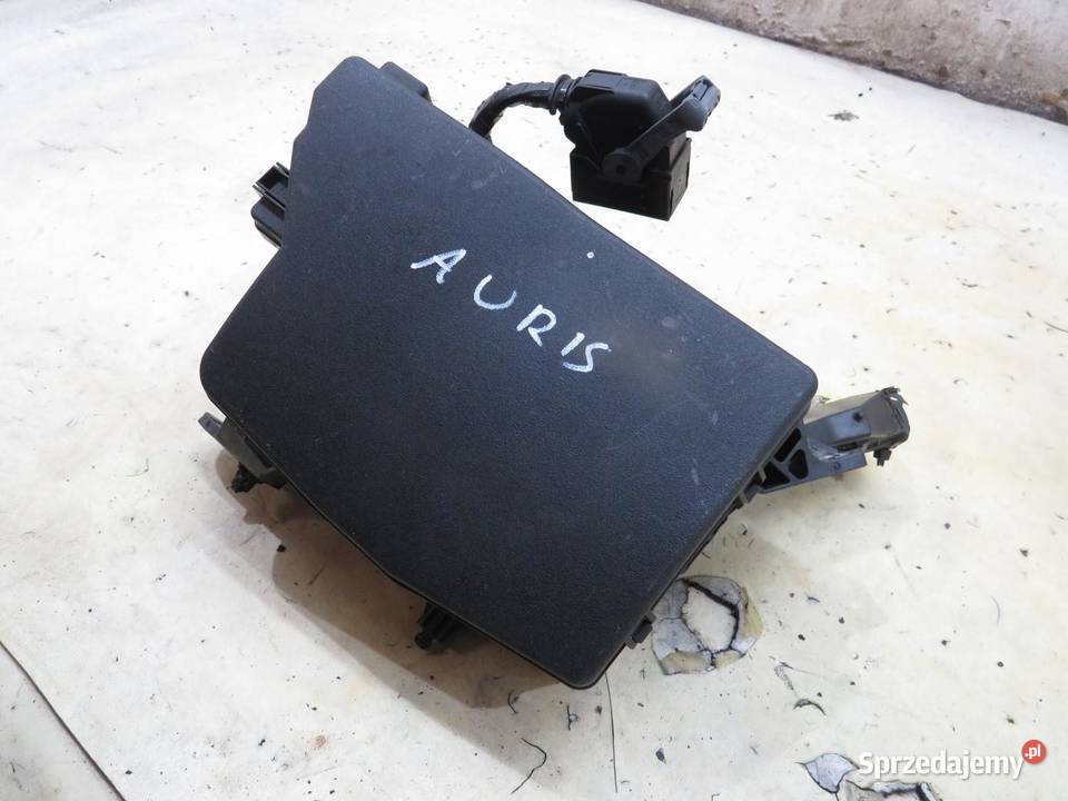 SKRZYNKA BEZPIECZNIKÓW AURIS II LIFT 16 D4D