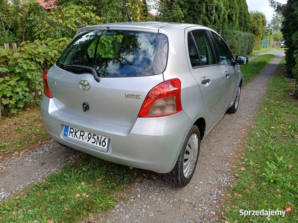 Toyota Yaris 2006 10 Benzyna Klima nieuszkodzony Krosno