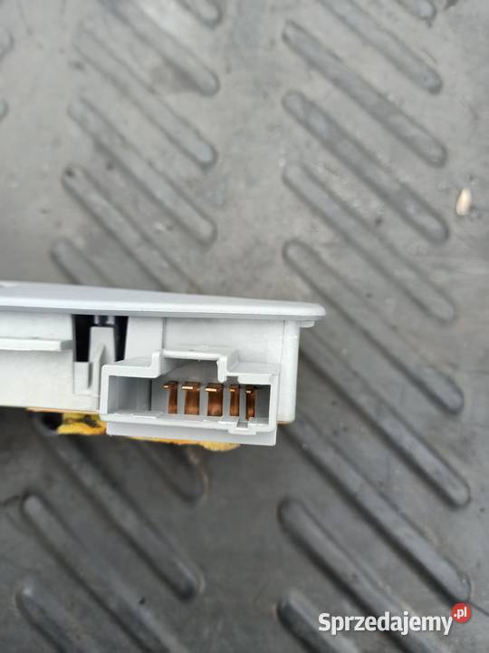 Lampka oświetlenie kabiny kanapa nissan primera