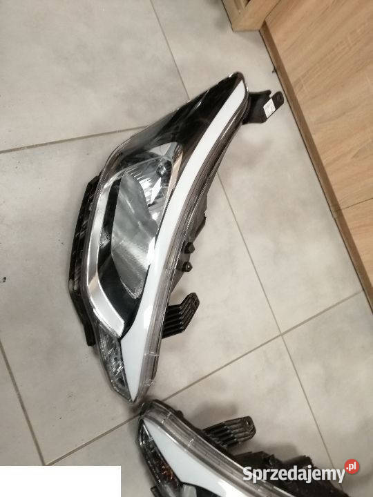 Hyundai i20 reflektor prawy lewy komplet Kozubszczyzna