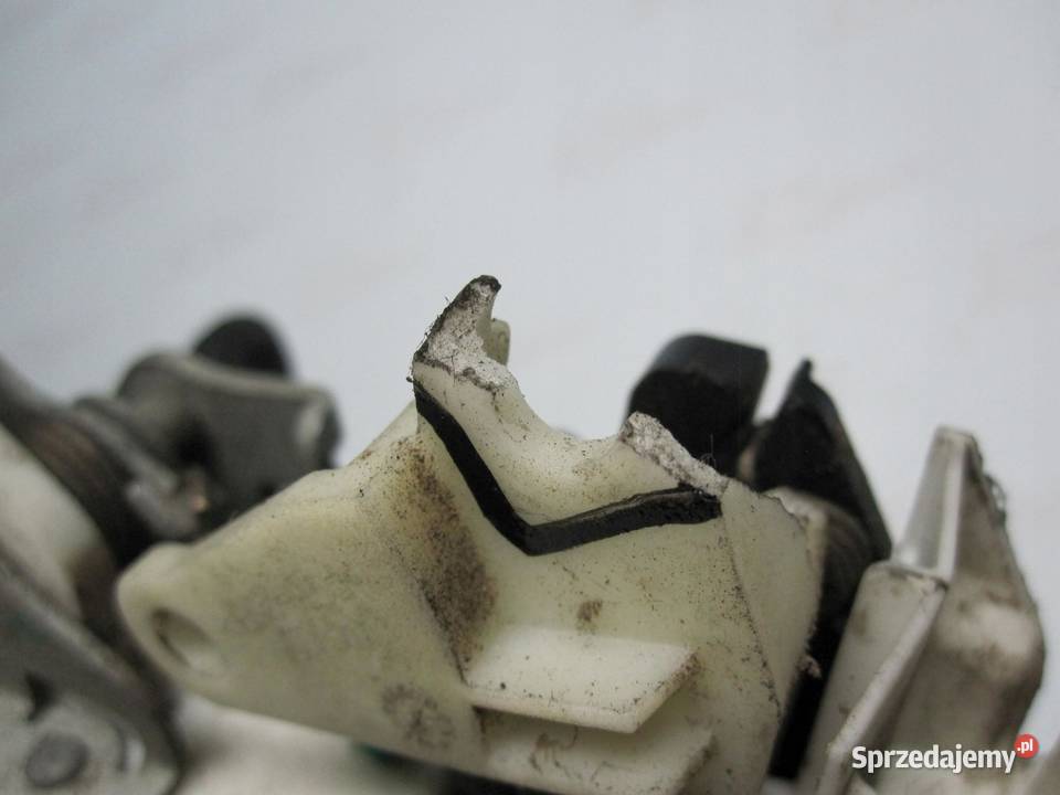 DODGE NITRO 08r zamek drzwi lewy przód