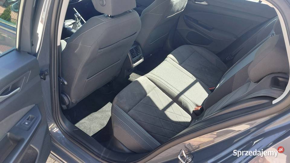 VW GOLF 8 15 TSI 150 59300 Rok produkcji 2020